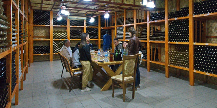 Cave viticole artisanale en Ouzbékistan