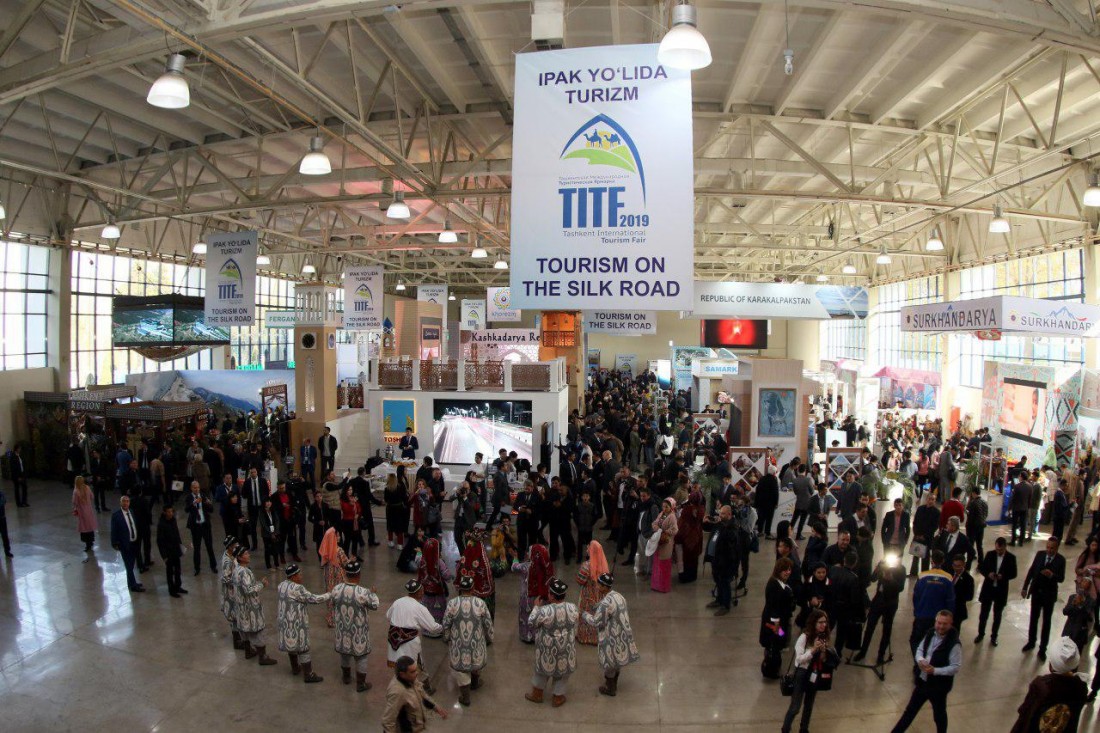 Foire artisanale et gastronomique à Tachkent avec produits locaux d’Ouzbékistan